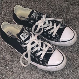 Converse low-tops (men’s 6/women’s 8)